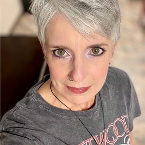 Meet your Posher, Julia